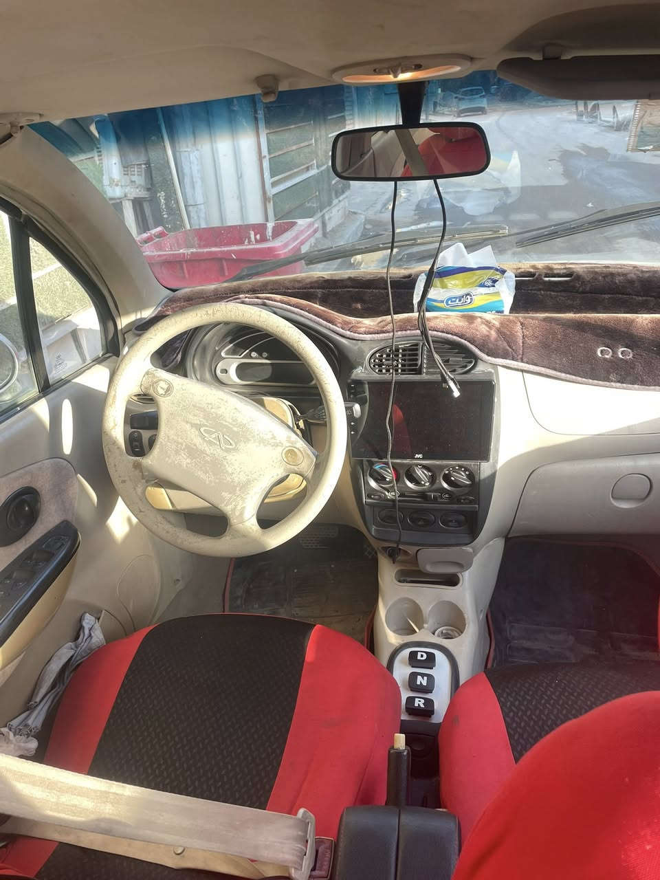 سلام عليكم شباب كيو كيو  سياره حلوه تخبل ماشاء الله موديل 2011  مكانها المنصور سعرها 27ورقه وبيها مجال حك الجيه   رقم تواصل *********** متواجد واتساب
