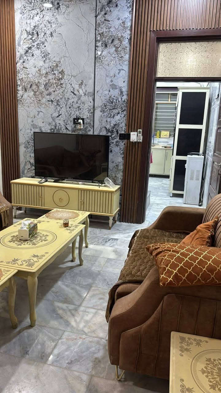 السلام عليكم
دار 75 للبيع مع الاثاث سعر مناسب جدأ 🏠🏠
 يحتوي  على هول صالة
منور مطبخ وخدمات عدد 2
غرف نوم عدد 3
حي الجهاد ديوان المخابرات 
للاستفسار ☎️ *********** واتساب
