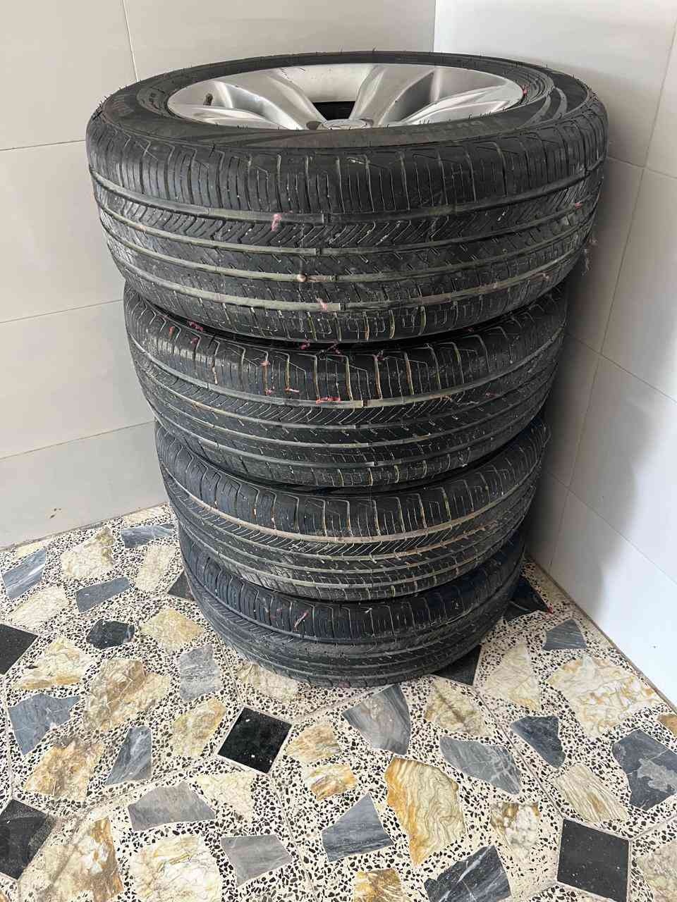 ويل 18 اصلي مال جارجر مع التايرات جدد 
سعر 600  الف


**إذا كنت صاحب هذا الإعلان وتريد حذفه لأي سبب، رجاءا أرسل رسالة إلى الدعم الفني**