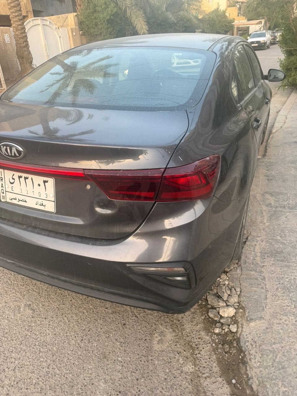 السلام عليكم للبيع كيا سيراتو خليجي مكفولة من الصبغ والتبديل والضربة فقط دعامية خلفية صبغ موديل 2019 ماشيه 90 كير مكينة كفالة باسمي السياره محرك 1600 العنوان زيونة السعر 130 ورقة ‭0773 649 3470‬
