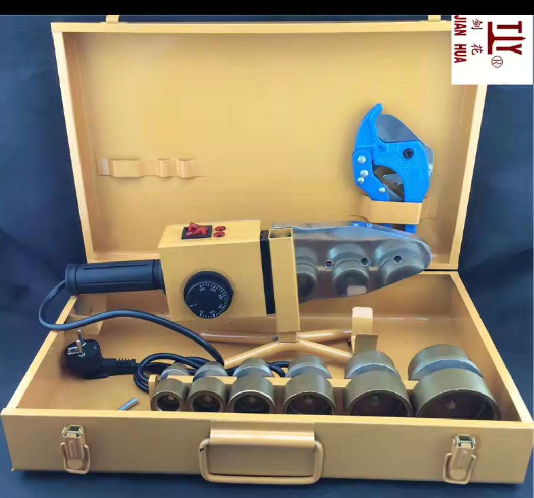 متوفر كاوية لحام أنابيب البلاستيك (PPR) من العلامة التجارية Jian Hua. 
الاستخدام: مصممة لحام وصهر أنابيب البلاستيك الحراري مثل PPR وPE وPB. 
المميزات: تتميز بتحكم إلكتروني في درجة الحرارة للوصول إلى لحام قوي وموثوق. 
الملحقات: تأتي عادة في حقيبة معدنية وتتضمن رؤوس لحام بأحجام مختلفة (غالباً من 20 مم إلى 32 مم أو أكثر) وقاطع أنابيب. 
المواصفات الفنية: تعمل بقدرة كهربائية تتراوح عادة بين 600 إلى 800 واط على جهد 220 فولت. 
السعر 50 والتوصيل مجاني
@أبرز المعجبين


**إذا كنت صاحب هذا الإعلان وتريد حذفه لأي سبب، رجاءا أرسل رسالة إلى الدعم الفني**