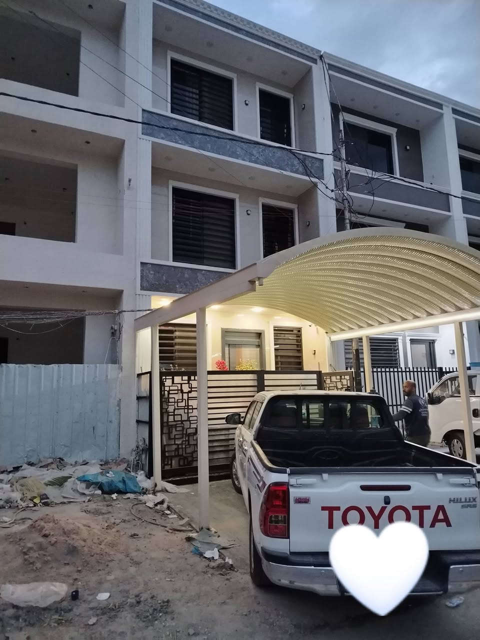 حدادة المتوكل لعمل جميع انوع كتائب لحمايه دارك وسقائف لجماليه واناقه ونزاكه لكراج سيارتك
***********
***********
