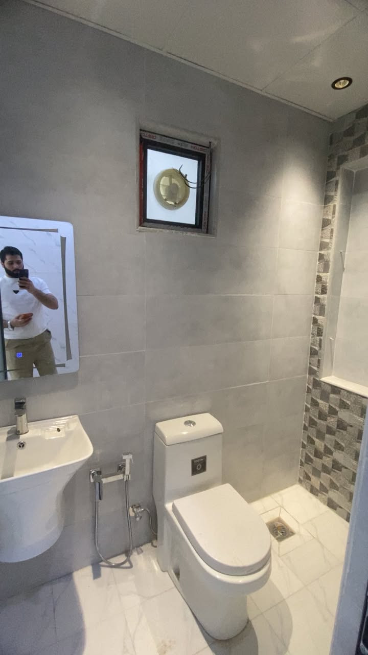 #للايجار 90 متر طابقين زيرو تئمينات شهر
يحتوي عل 4 غرف نوم صاله مطبخ صحيات2

السعر مليون 100 الاستفسار ***********📞
