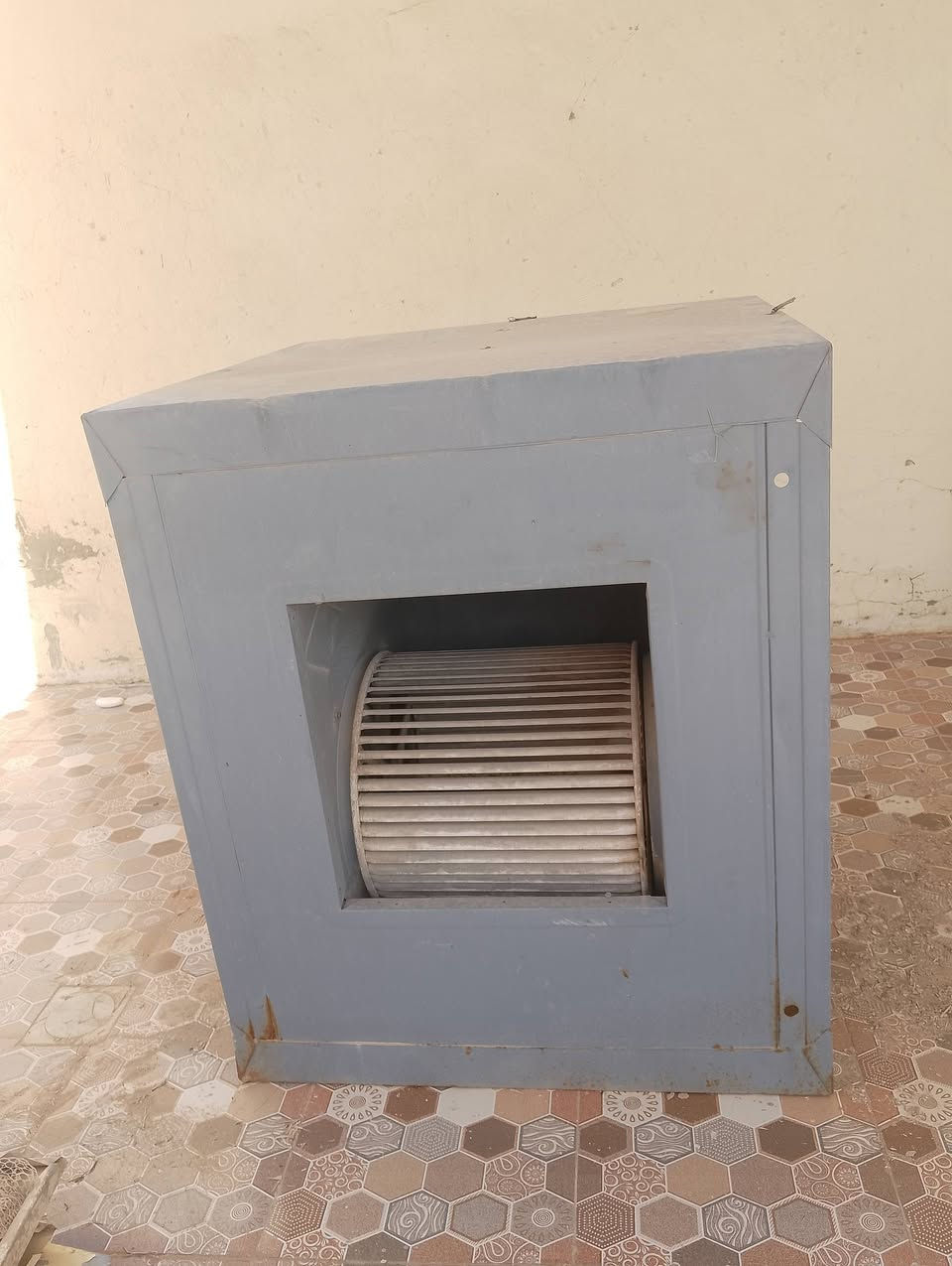 مبردات  للبيع وحده 4ونص اصليه نال كبل جاهزه وشغاله سعرها 200بيها مجال بصيط الثانيه نضيفه وشغاله سعرها 75وبيها مجال بصيط مكان بيجي شلرع الاميرات تواصل  ***********
