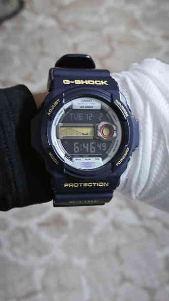 كاسيو جي شوك عسكري
تحتوي على مواصفات عديدة 
الساعة قطر كبير 
نظيفة 100/100
شغاله100/100
سير أصلي 
تحتوي على انارة عالية 
تحتوي على عداد سرعة 
تحتوي على GMT (توقيت دولي)
تاريخ يومي و شهري 
سعرها 70 الف وبيها مجال للشراي
للتواصل أو الاتصال 
***********

