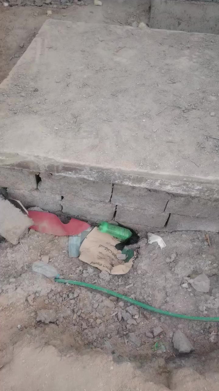 مشتمل حي المهندسين هيكل مساحه 135م بناءبلوك يتكون من مضيف غرفه نوم ومطبخ وحمام وصحيات وصاله سعر35 بيه مجال  بسيط ***********مراجعه مكتب
