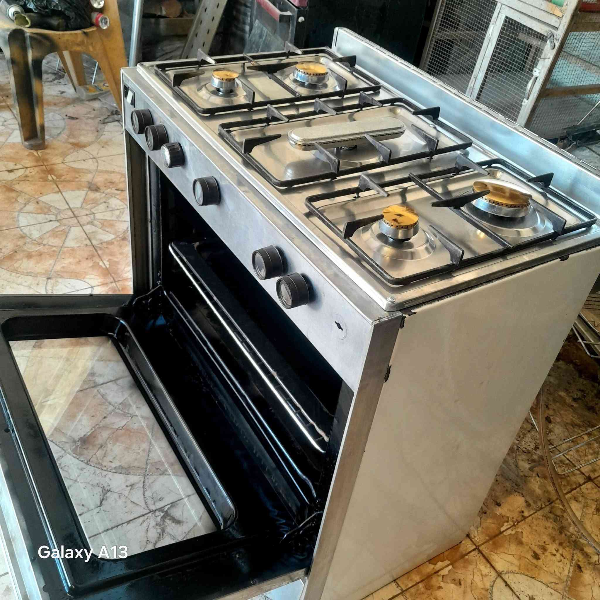 طباخ عشتار ديلوكس كوله شغال وعلى الفحص نظيف جدا ١٤٠ وبي مجال اذا عندك طباخ قديم اراوسك مع الفرق العنوان حي النداء شارع المكاتب وتساب مازنجر موجود ***********
