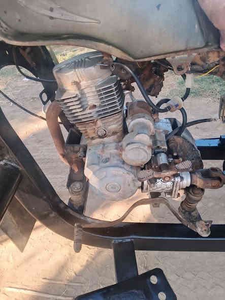 سلام عليكم ستوته لبيع 2014 رقم ابيض وسنويه. ركبه بيه لحيم قليل  ومحركه بيه بخار بدون تنقيص ستوته نفس ما واضحه بل صوره سعره 650وبيه مجال قليل  مكاني  بابل مسيب ***********
