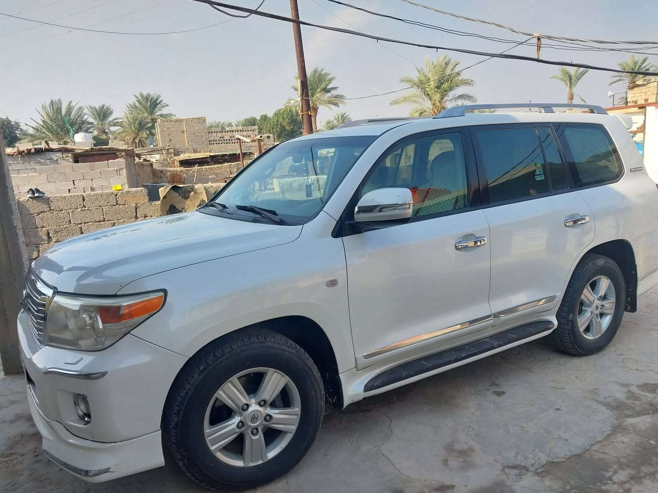 السلام عليكم  لاندكروز ستينيه  معروفه المواصفات   فول  واحد على واحد ***********
