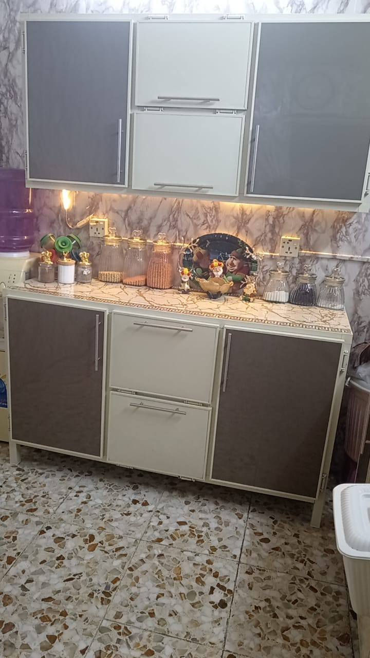 سلام عليكم كونتر لبيع نضيف 
السعر ٣٥٠ بي مجال بصيط ***********
