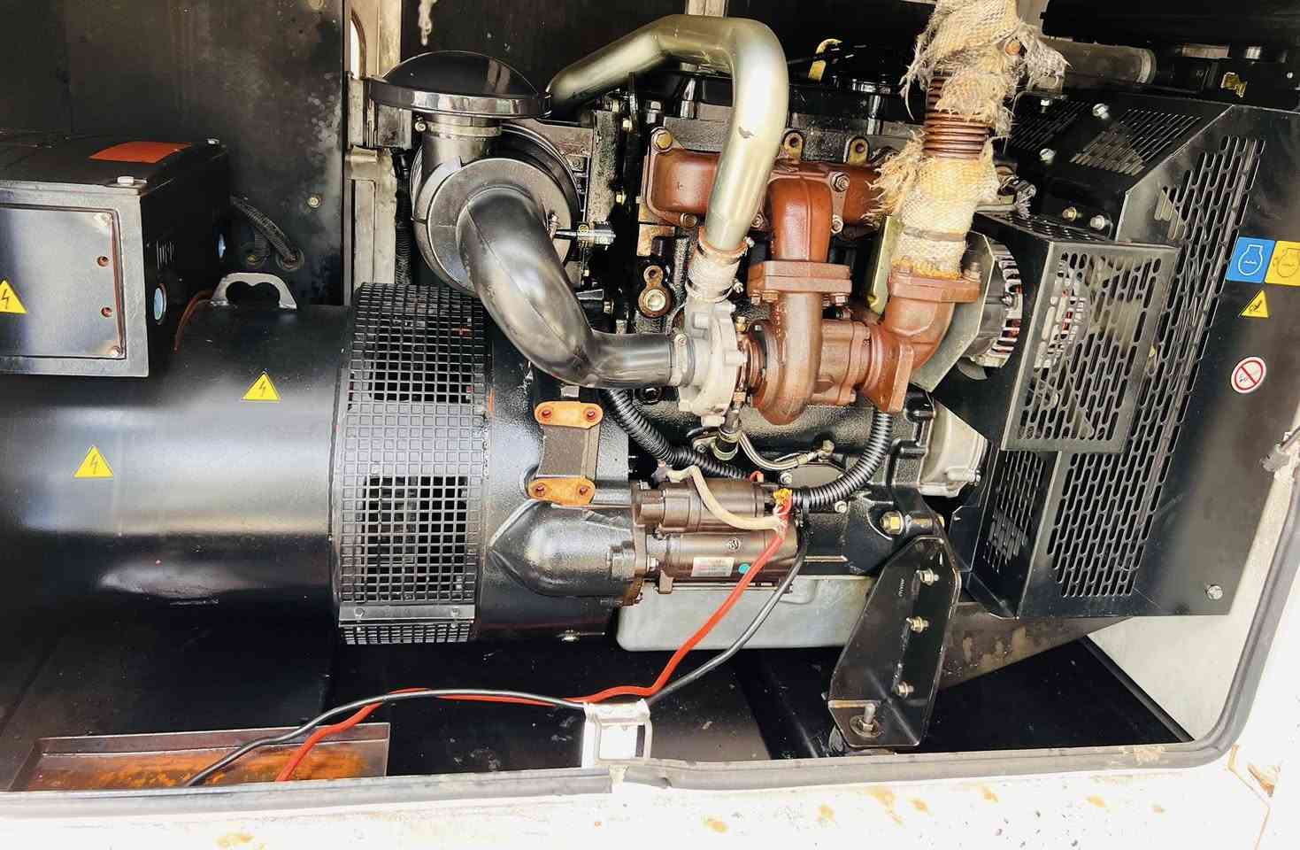 #جديدنا
نوع المحرك:بيركنز نكليزي 
القدره:66KVA
المحر::بستم  سوبر
نوع الملف:لوري سومر فرنسي
عدد ساعات التشغيل2000 ساعة ⏰
كاتم 90%
مع سسستم بروتكشن كامل للحمايه ونظام اوتو Ato
 الهاتف:***********
***********
