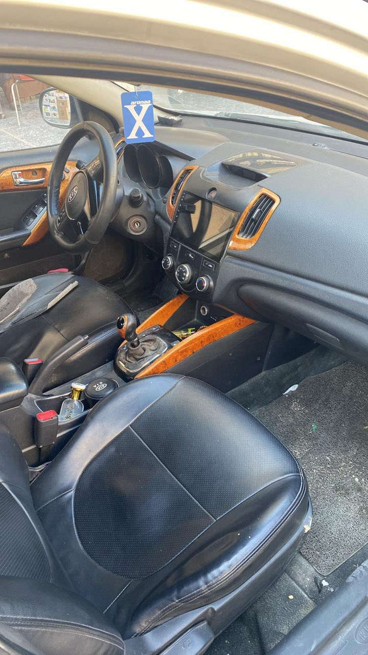 سلام وعليكم كيا فورتي 
مديل 2013
محرك 1600 
رقم ديالى انكيزي 
السعر 92 ورقه
صور السونار موجود بل منشور
اخوان اني مكلف بل نشر رقم صاحب السيارة اتصل عنوان بغداد زعفرانيه او كرادة
***********
