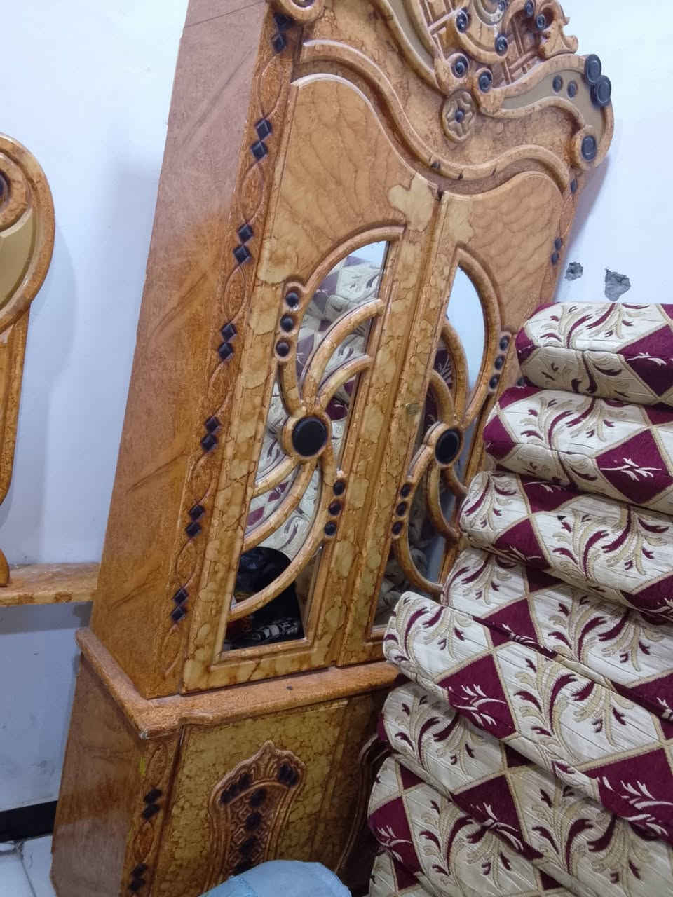 غرفه خشب سعره 350عنوانه كرمه علي شراي يراسل خاص ورقم بي وتساب ***********
