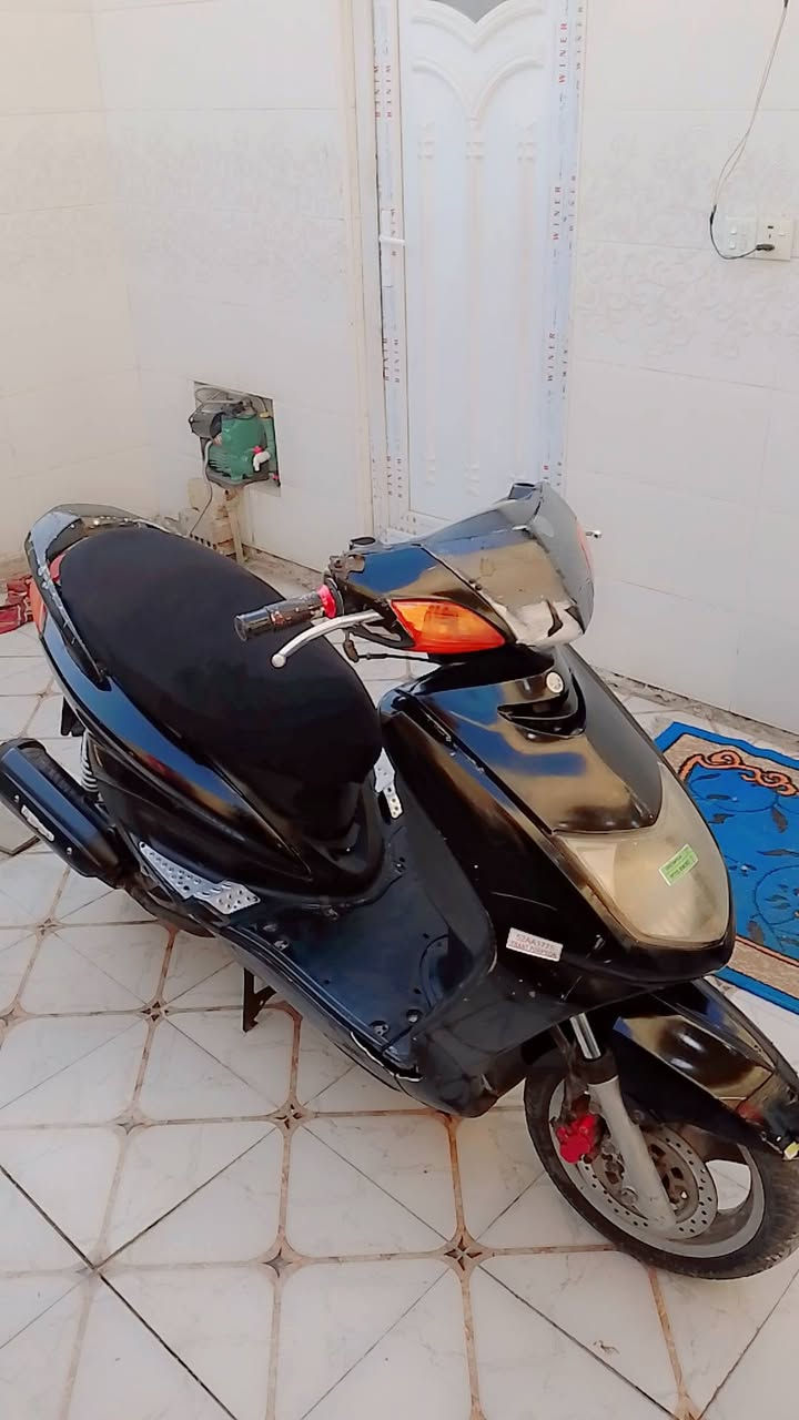 السلام عليكم دراجه سكنس نضيفه كامله عوزها بس باتري شوفت عينك سعرها 450 وبيها مجال ***********
