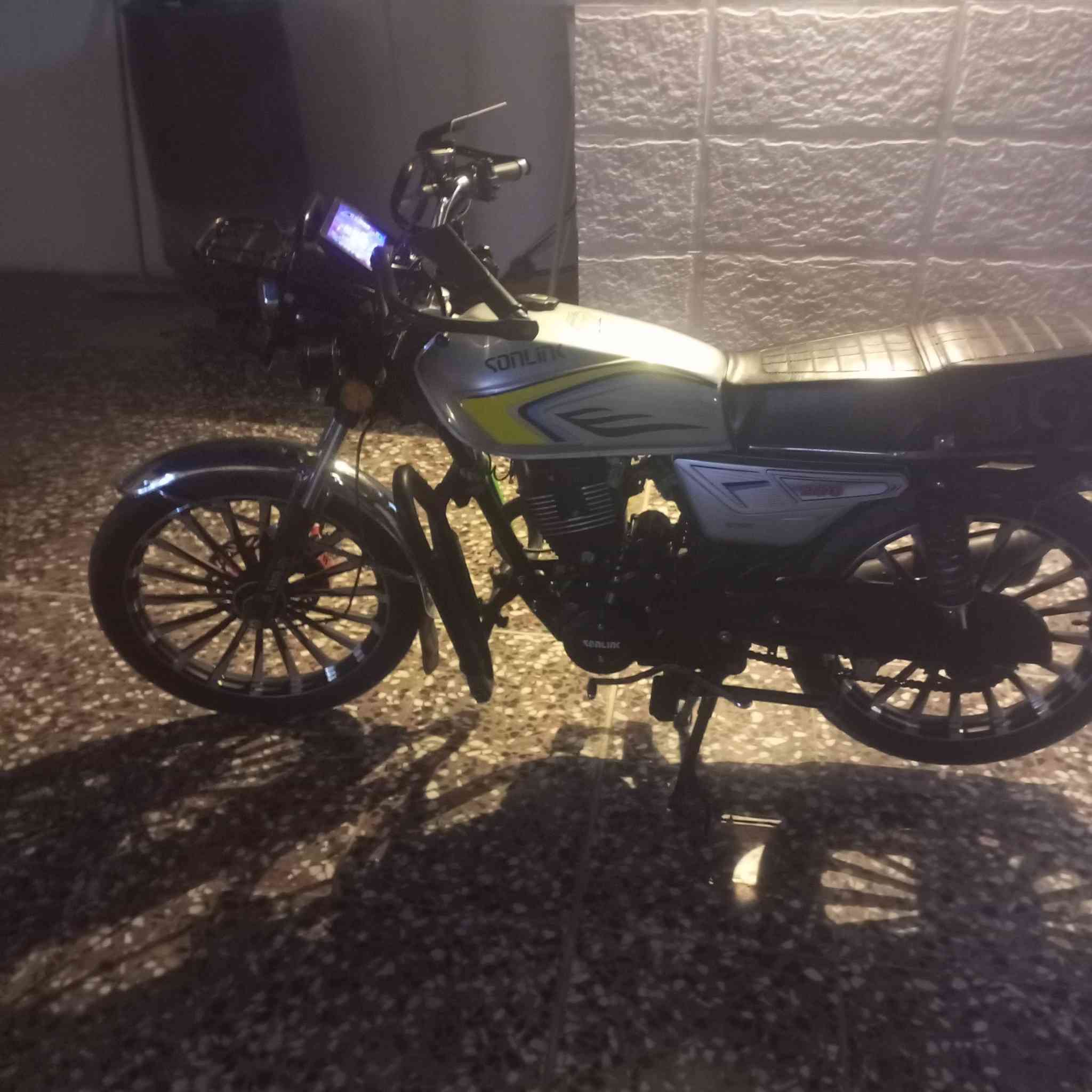 سلام عليكم دراجه سونك موديل 24  للبيع سعر 850 وبي مجال قليل مكاني رمادي تواصل خاص


**إذا كنت صاحب هذا الإعلان وتريد حذفه لأي سبب، رجاءا أرسل رسالة إلى الدعم الفني**