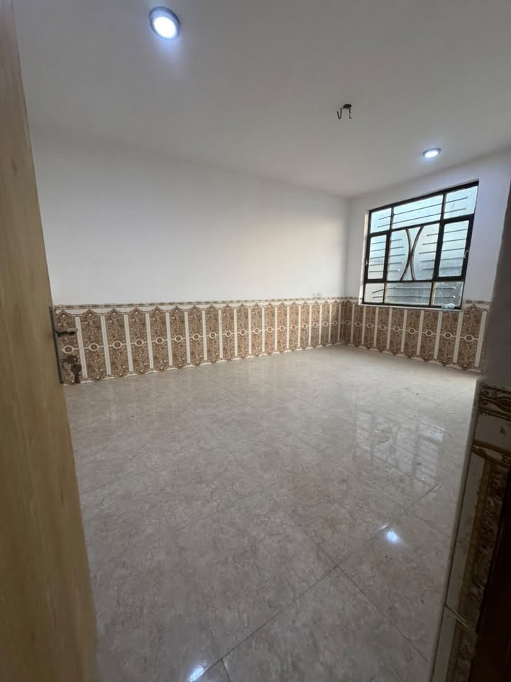 دار للبيع بي نواقص بسيطات المساحه 150متر وجه 10متر ونزال 15متر طابو زراعي سند 25 تحويل مباشر 
يحتوي على غرفة نوم وهول وصحيات داخليه وداخليه وصاله ومطبخ 
الموقع يم شارع 100الجديد يبعد عن الشارع العام 80متر قرب صيدلية زهراء  
السعر 75وبي مجال 
لاستفسار اكثر ‭***********‬
