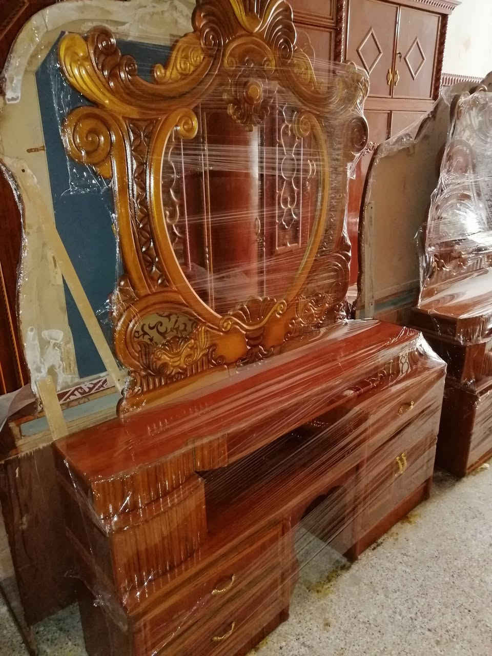 السلام عليكم غرفه للبيع ٧ باب طابقين توصاه صاج داخل خارج ظهر جرجوبه صاج نظيفه السعر ب٧٧٥ الف وبيه مجال العنوان بعقوبه كاطون الرازي شارع ابو رباح قرب مرطبات لسيد مزاد ابو كرار الغريباوي ***********
