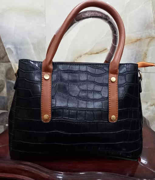 السلام عليكم توفرت جنط ماركه عرض خاص السعر ١٢الف توجد خدمه توصيل داخل نجف للحجز***********
