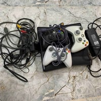 اكس بوكس 360 للبيع ويا 3 جويستك 2 واير و 1 وايرلس  ويا وايرات كامله  ب...