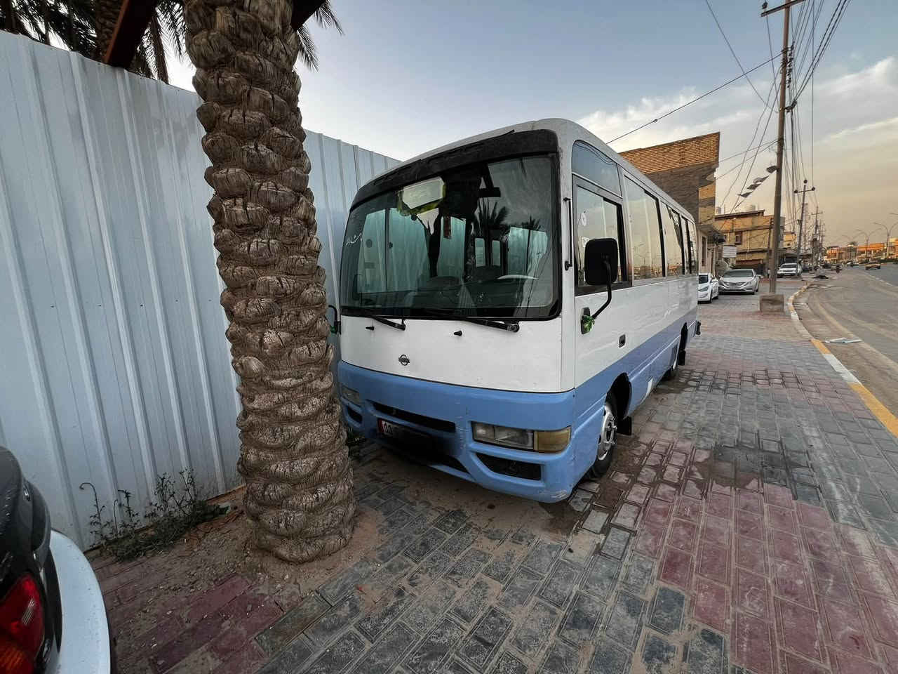 السلام عليكم للبيع كوستر نيسان 2002رقم بغداد الجديد باسمي مداور ثاني يوم جاهزة من كلشي باي كهرباء مكينه كاز كرنفال جاهزة من كلشي***********
