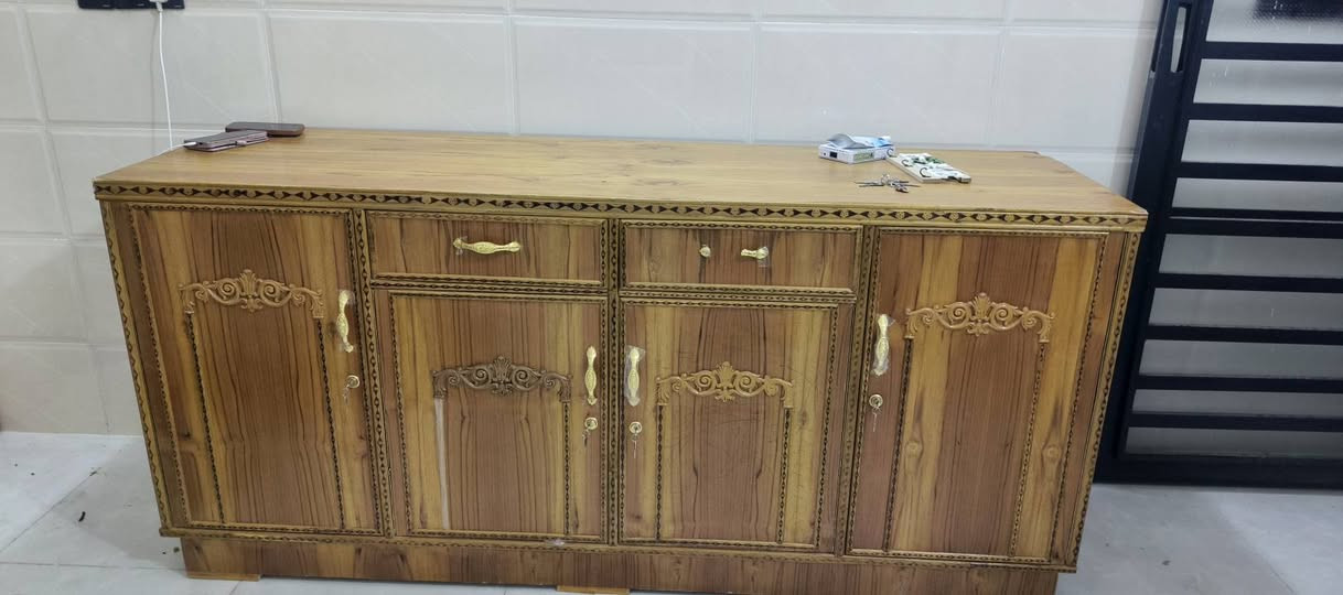 بوفية نجارة عراقية اخت الجديدة استعمال شهر للبيع السعر ١٢٥ بغداد الشعب  ***********
