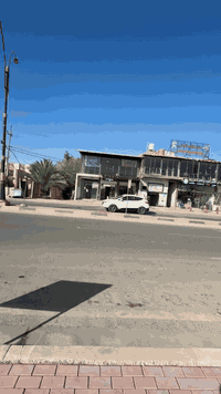 السلام عليكم 
 أرض للبيع المساحة 1000 متر  الواجهة 30  والباقي نزال ارض مربعة عباره عن واجهة طابو ملك صرف (25) سند منفرد  ب اسم شخص واحد تحويل اسهم وليس اقرار  ب اسم المشتري مباشر بالسند مذكور 1100 متر احولك اسهم الف و100 متر وواقع الحال تصفى الف وشوية… كربلاء طريق فندق البارون شارع السيدة زينب منطقة الجرية قرب سوق الجرية  عامود 235 تبعد عن مركز المدينة 7 كيلو السعر 140 قابل للتفاوض … ***********
