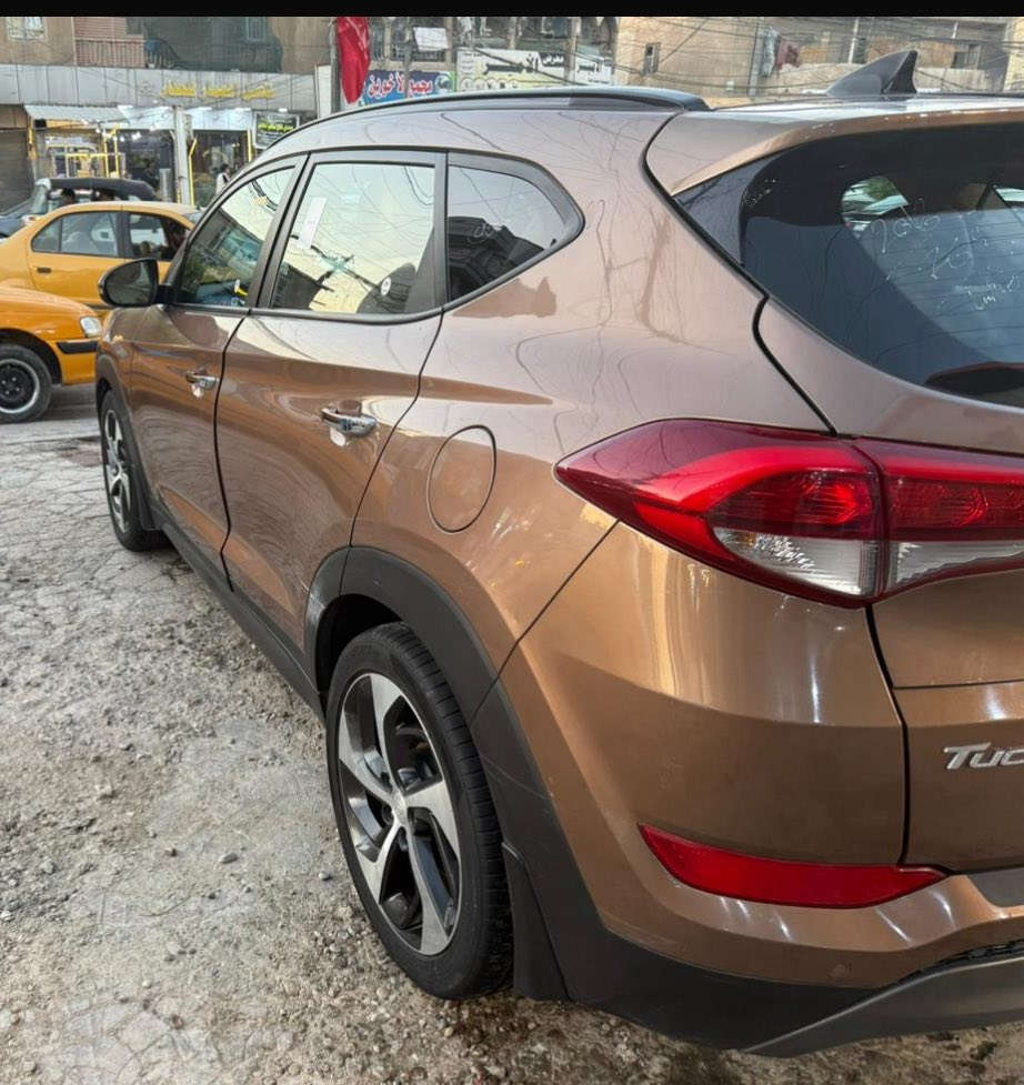 السلام عليكم توسان 2016 فول مواصفات 1على1 شاشه كبيرة شاشة اعطال رادار بصمه تشغيل /ابواب بانوراما صندوق كهرباء كشنات جلد تدفئة بالكشنات ويل كب رياضي حجم 19 السيارة ماشية 111 بسمي تحويل مباشرة كير مكينه مكفوله كفاله عامه ومكفوله من الصبغ بيه بارد قليل من امريكا صور الحادث مرفقة بل منشور مكان السيارة بغداد حي اور صوره السونر بل منشور سعر سياره 152وبيه مجال الشراي رقم الهاتف *********** ابو سجاد
