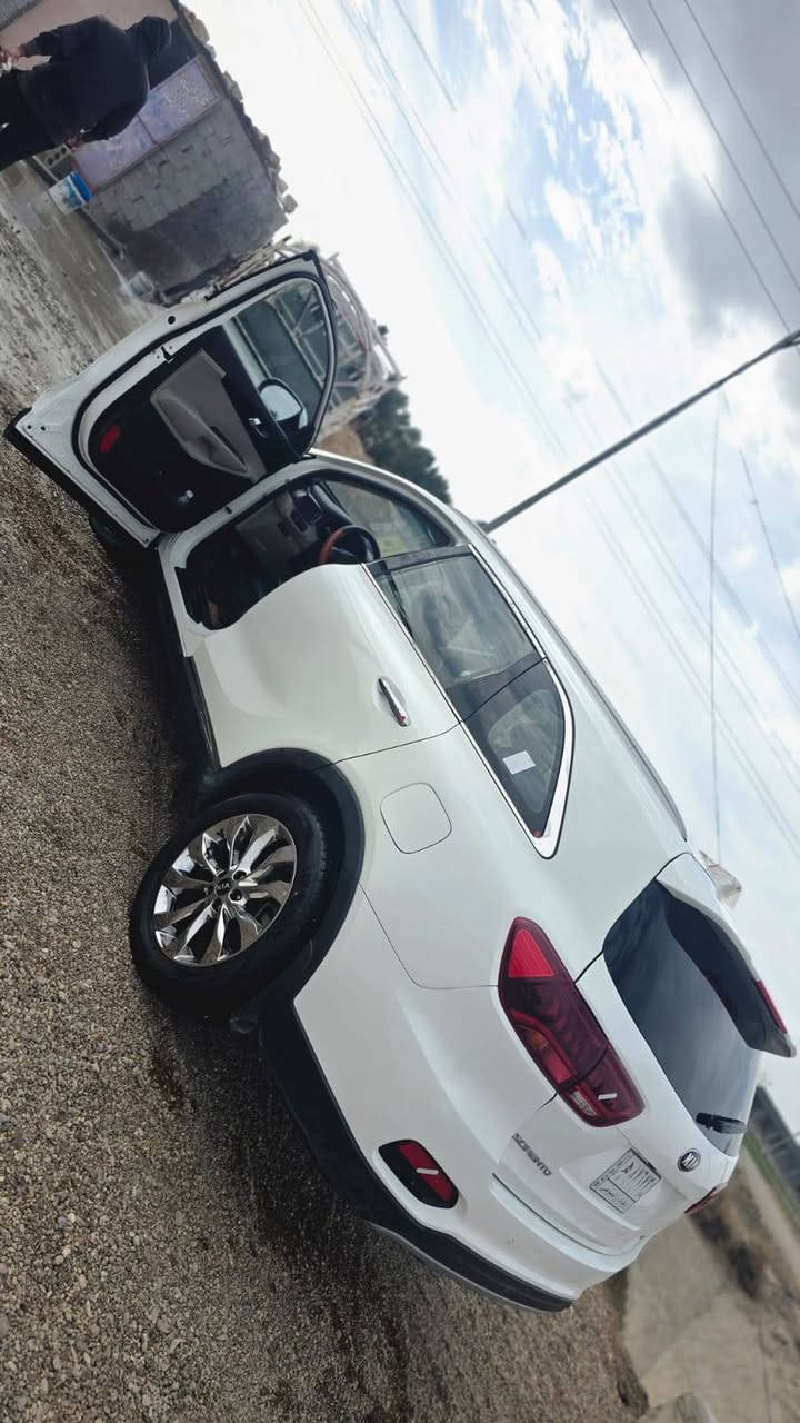 سورنتو موديل ٢٠ رقم بغداد ماشيه ٩٠ الف خليجي ٦سلندر للبيع للاستفسار على *********** بيه ملاحضات
