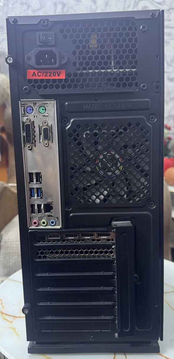 ‏CPU : 13 10100F
‏GPU : RTX 3050 STORMX
‏RAM : OLOY WARHAWK 16GB
‏M.B : ASUS H410
‏SSD : 512GB
‏PSU : ROCKET 650W
‏CASE : SAMA/CRAFTSMAN 5 ‏
 WINDOWS 11 PRO

سعر 500

***********
