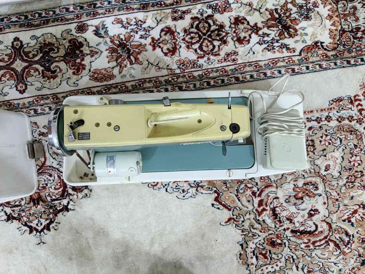 ماكنة خياطة بالة يابانية ماركة جانومي معروفة أقوى ماركة بل عالم ميحتاج اسولف عليهة للعلم ما مستخدمة جاية بالة من اوربا 
150 ألف مكاني واسط كوت رقمي***********
