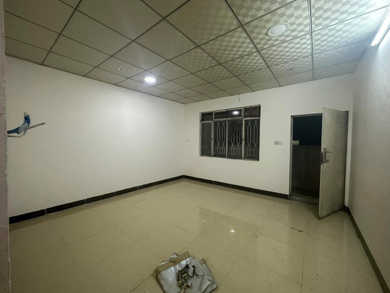 بيت للايجار طابق ثاني حي المثنى خلف عمارة النمور وماكس جم مساحة 200 متر درج خارجي يتكون من غرفتين وهول واستقبال ومطبخ وحمام وتواليت 
للاستفسار

***********
