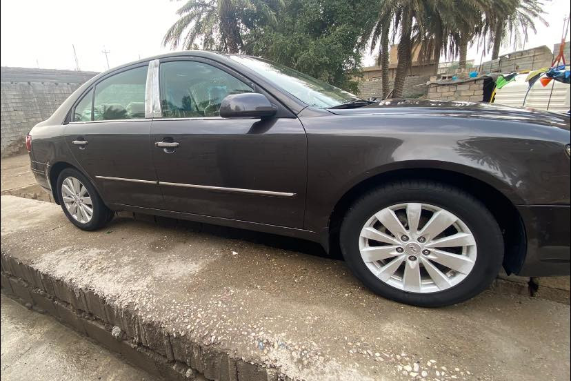 السلام عليكم
سوناتا 2009 امريكي فول مواصفات لمتد 
ضررها خلفي جامرلغ وصبغ جنطة وجامرلغ ثاني 
بدون نواقص جاهزة 
رقمها ديالى جديد 
داخل بيجي وصاج
محرك 2400 دوش جديد وكير جديد
سعرها 110 
***********
