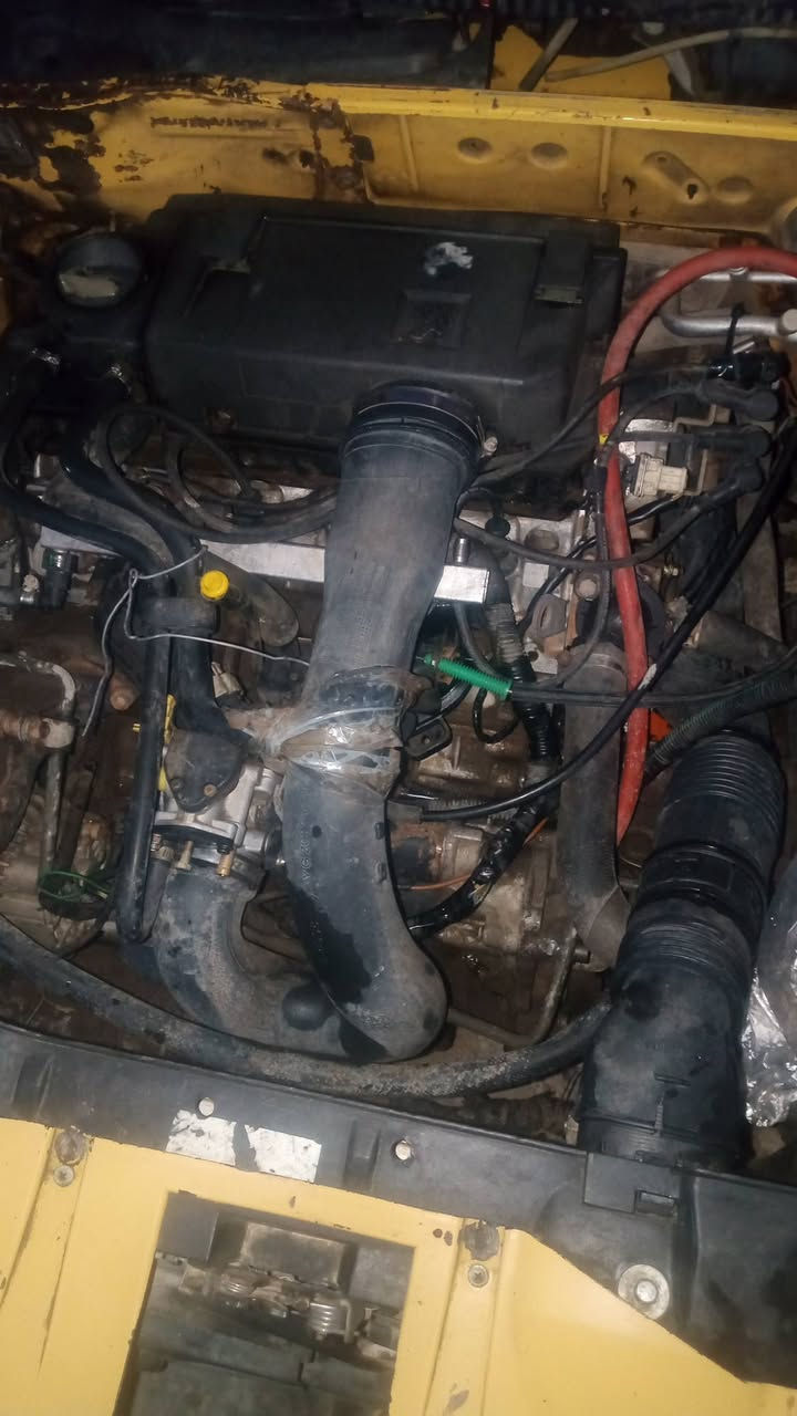 السلام عليكم للبيع سمند 2010 بدون راعي سنويه ضايعه كير مكينه خير من الله تخم تاير  جديد صدر خلفي امامي جديد داخله حلو شايل روحه سيارة ناعمه عايزه شوية ترتيبات بيه خياس هلالات وجسر جبتله غراظه وبعد مشديته صار عندي ضرف وعرضته للبيع السعر 13 ورقة وبيه مجال للطيبين اتصل على هذه الرقم ***********
