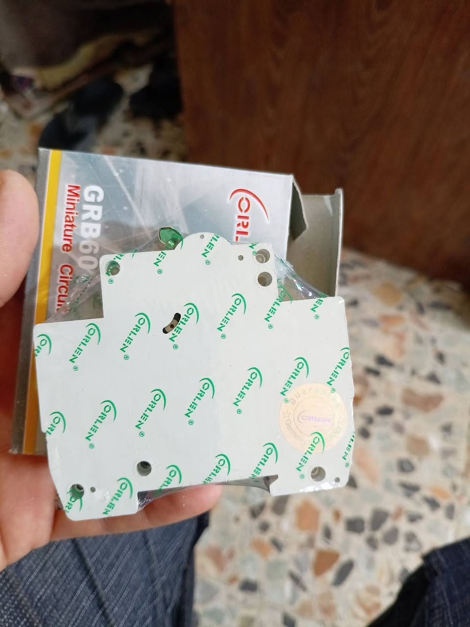 سلام عليكم سويجات ديكور منوعه وجوزات احاديه منوعه سويجات القطعه ب٥٠٠دينار شلعه والجوزه الاحاديه ب٧٥٠ للإستفسار إتصال ***********
