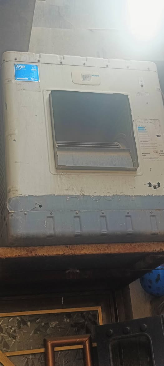 السلام عليكم عندي هذني اريد ابيعهن كلهن رايدهن ب 160 وبيهن مجال شي بسيط مستعجل ع بيعه مالتهن لان ماعندي مكان بالبيت 
مكاني حي العامل سوق الأخير قرب مستوصف الامير 
دراجة شغالة تجي يمي تفحص وتروح وحدها سعرها 70 الف 
المبردة 70 الف وحدها 
البوفيه 20 الف 
بيهن مجال شي بسيط رقمي 
***********
