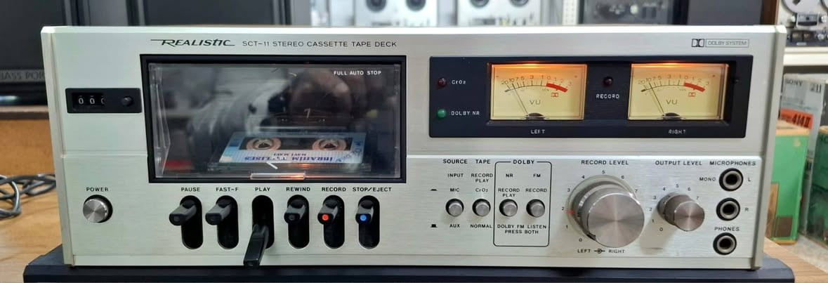 تحفه يابانيه
ريال ستك
دبل كيج
نضام دولبي.
تحكم سرعه تسجيل
فول اوتوماتيك، 
تحكم فوليوم صوت
احترافي للتسجيل
مداخل ميكروفون ٣
جدا جدا نظيف بلادي وضع الشركه
١٢٠ الف
أربيل وعندي توصيل محافظات
محمد الآغا للصوتيات
***********
***********
