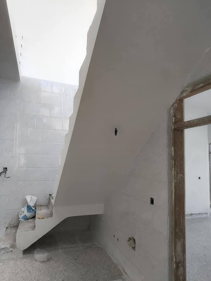 السلام عليكم كادر جص وبياض متفرغ حاليا 
الكادر متكون من ٤ خلفات 
شغل درجه اولى 
مساطر كبان وخيط 
شغل جدًا نضيف 
  التزام بالوقت والعمل 
داخل بغداد فقط
للاستفسار ***********
يوجد واتساب
