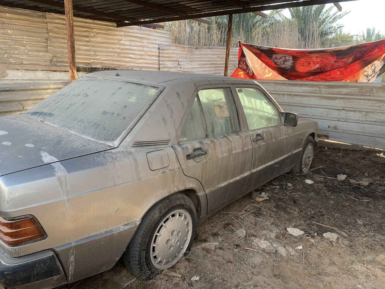 موديل ٩٢ومتروكة ٢٤سنه حجم ٢٦٠محد كاعد على الكشنات عدا السائق حرام هذا التعهد طيلة ٢٤سنه للبيع وتشتغل ***********
