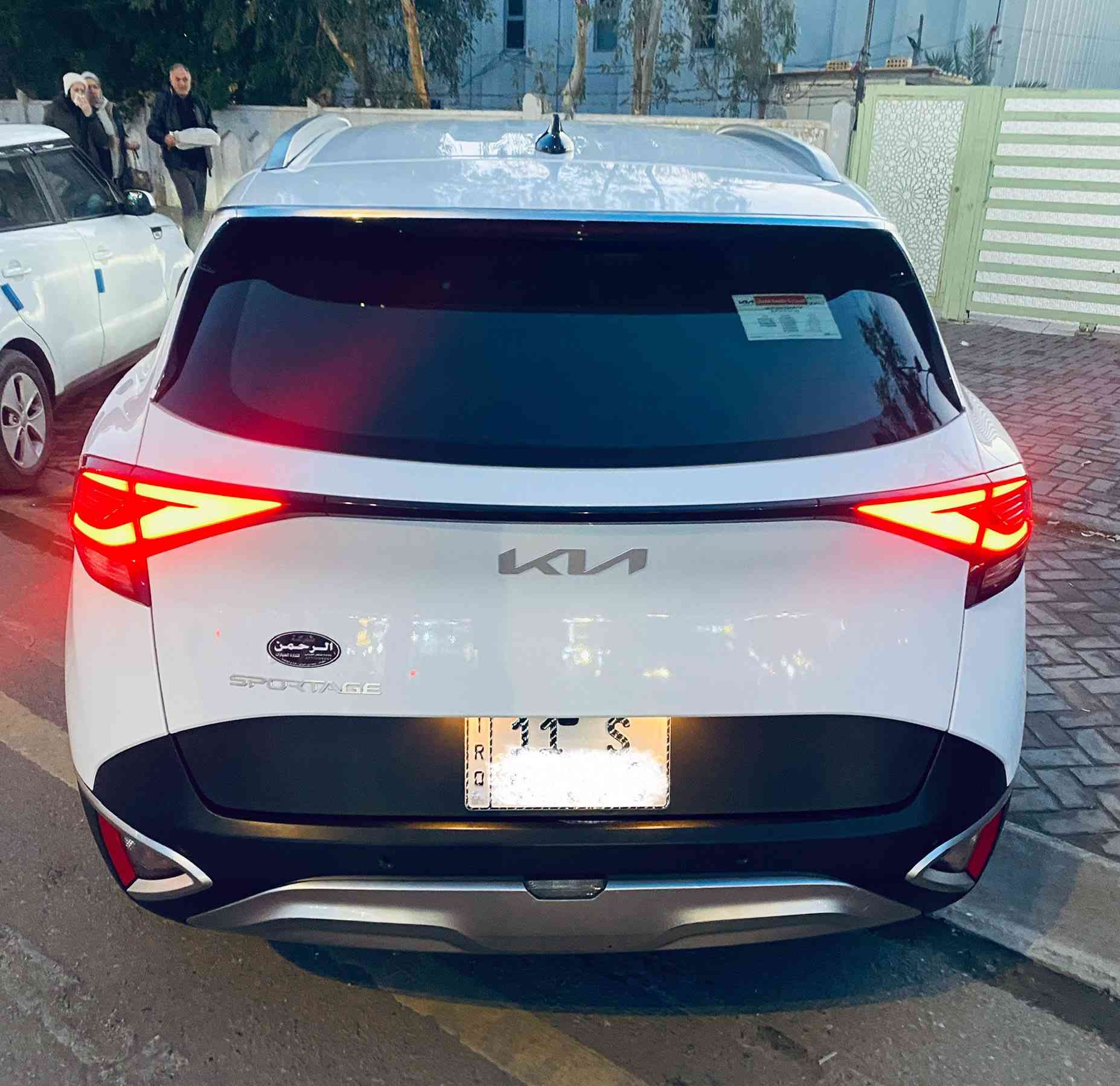 كيا سبورتج خليجيه موديل 2023
رقم بغداد وبأسمي 
مواصفاتها 
محرك ٢٠٠٠ دوش
بصمه وتشغيل عن بعد
كراسي ٢ كهرباء
تدفئه بالكراسي 
تدفئه بالستيرن
شاحن تلفون وايرلس
حساسات امامي وخلفي
شباك لامع
شاشه ابل كار بلي
مكفوله كفاله عامه لاصبغ ولابارد ولاحالوب
ماشيه ٣١
السعر  ٢١٥ ورقه
***********
مكان السياره بغداد حي الجامعه
