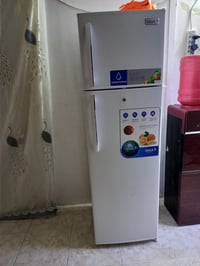 طباخ وثلاجه اثنينهن للبيع السعر 400@07703677277 الاستفسار واتساب او ات...