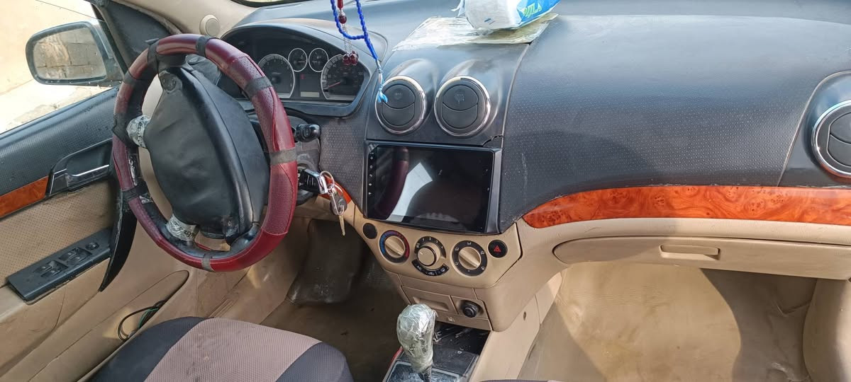 السلام عليكم للبيع افيو موديل 2011فول اوتماتيك تبريد وكلشي بيها شغال السياره مفوله وسقف سلايت بيها رقم كركوك شرط التحويل سنوية لسنة 2028بيها حادث جهة السايق موضح بل صوره مبدل بيها 4قطع جامرلغين وباب السايق وبنيد الشاصي دافع 4اصابع سعرها 55وبيها مجال للشراي رقمي ***********
