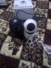 كاميرات عدد ثنين ذكيات كامل مواصفات  تنربط على الموبايل ثنينهن ب25  07...