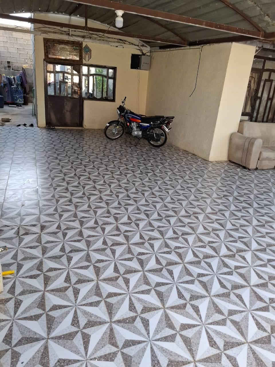 دار للبيع زراعي مقابل عمارة فلاح
#بداية شارع المطار خلف التجاري 
#المساحة 250 متر عگادة 
ترميم جديد 
#يحتوي على : 
غرفتين نوم +استقبال+مطبخ+ صالة+مجمع صحيات داخلي وخارجي 
للإستفسار عن السعر وباقي التفاصيل 
التواصل مع مكتب 
#قمة_الأرض_للعقار_والمقاولات_المحدودة 
***********
***********
