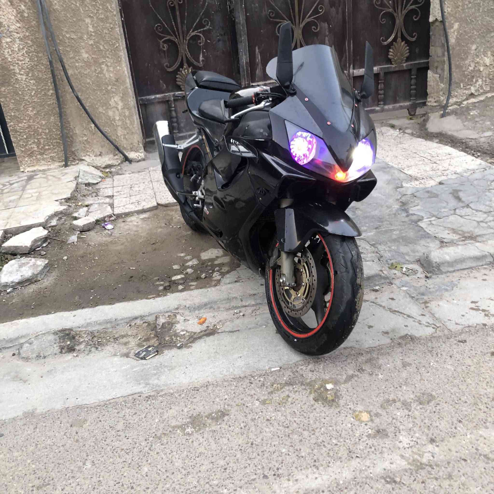 سلام عليكم للبيع سعر 25 وبيها مجال اوراق كاملا
افوراي 2005 دراجه علا ايدي ماخذها رمبه وصارف عليها هواي عليها اكزوز H2 اصلي عليها لايتات عيون شيطان اصليه بك لايت رياضي تفصيل خاص امرايات H2 زعانف بيئم ام بكج اصليات كرون اصليات دراجه هواي صارف عليها دراجه مليانا كاربون ومرتبه حماوه ما تعبر ال 70 مفتوحه كور وقباقه فقط عنوان بغداد سيديه /***********
