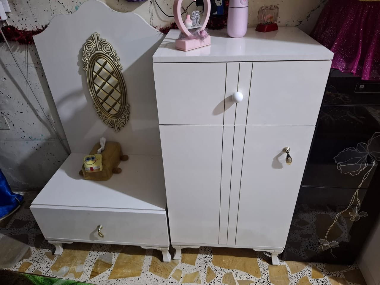 السلام عليكم غرفة نفرين 9 قطع تركي واكو قطع بعد ممشدوه مضمومات مستعجل ع بيعتها رايدها ب٥٠٠ وبيها مجال مكاني الزعفرانية خلف جامع الصدرين . 
الرقم : *********** متواجد واتساب وماسنجر
