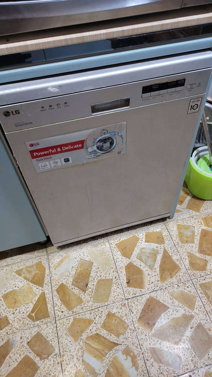 غسالة صحون نوع LG شغالة مابيهة اي شي العرض ٦٠ الطول 80
*********** واتس اب
