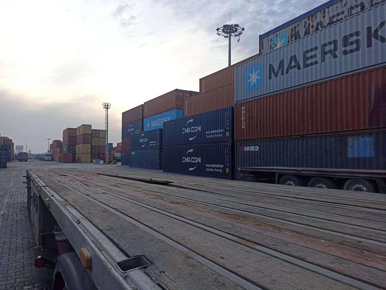 لبيع عربانه فلات بدون منفيس تاير نص عمر جاهز رقم الهاتف *********** سعر 60 وبيه مجال
