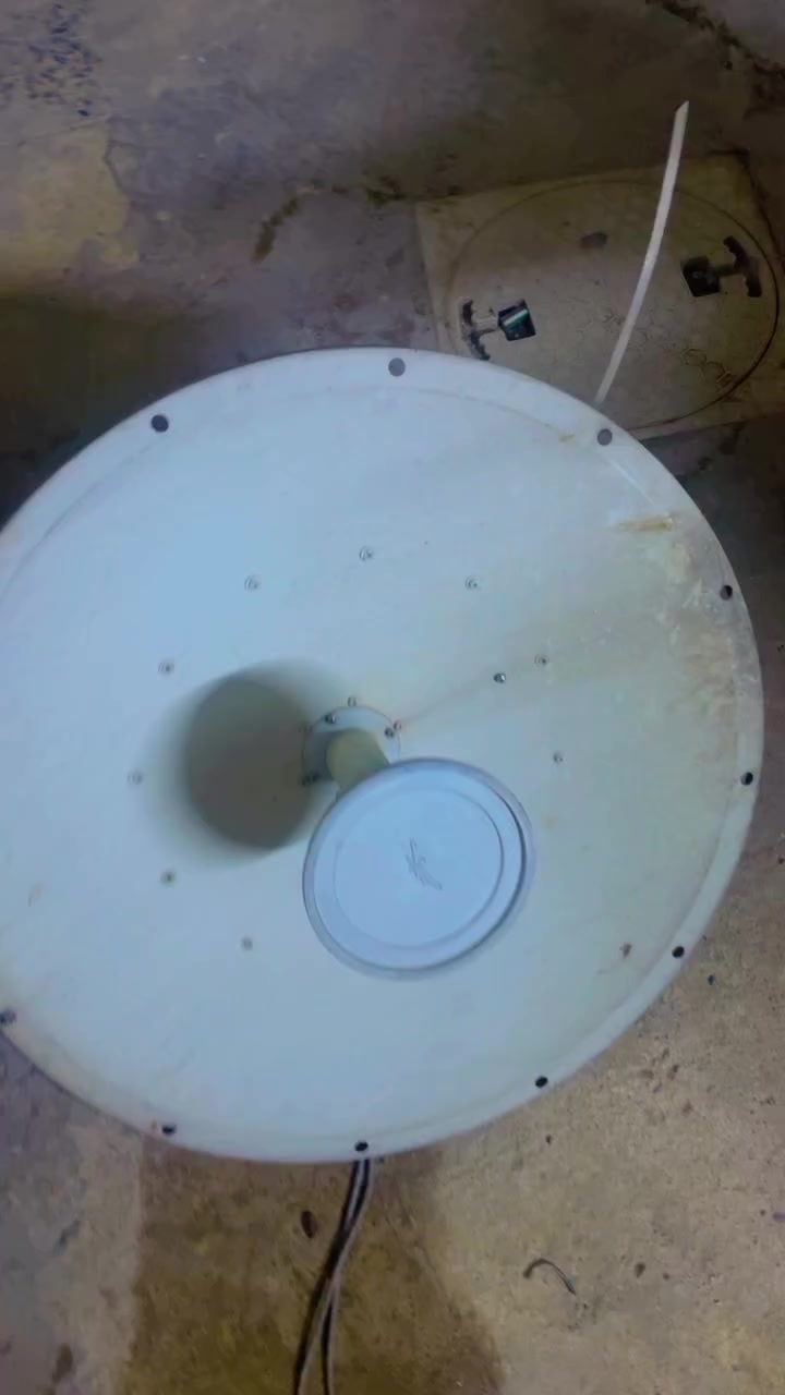 السلام عليكم اخوان هاي الغراض للبيع شلع من عده الدشات زوج موجودات الشراي يجي خاص لا يعلق خاص موجود اخوان *********** وهذا رقمي
