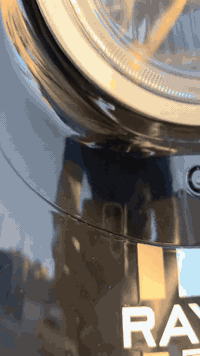 سلام عليكم دارجه شحن البيع 
اسمه R900
خمسه باتري 
دراجه نضيفه 
سعر خاص 
رقمي ***********
عنواني الحيانيه المدينه الطاك
