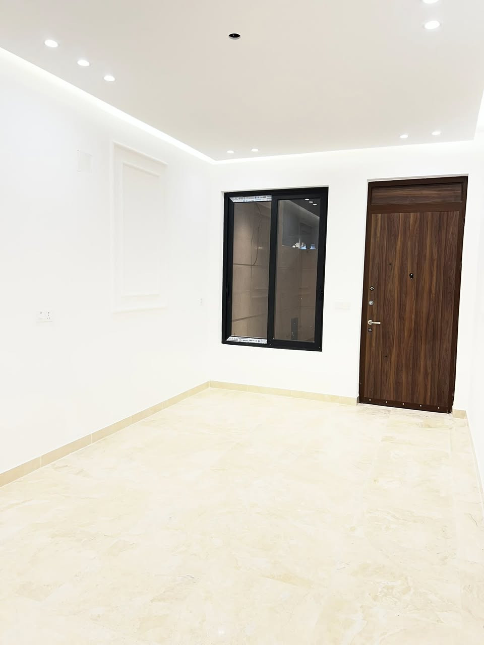 🏡 بيت للبيع زيرو – حي البنوك / خلف شارع باريس
📏المساحة:  142.5متر

📏 الواجهة:4.75

📏 النزال: 30 متر

🛏 عدد الغرف:4 غرف نوم + صاله + مطبخ وخدمات 

🏗 البناء: فول حديث 
    واجهه وأرضيه مرمر + المنيوم + منضومه انترنت+       كامرات 

📍 الموقع: مميز جداً – حي البنوك / خلف شارع باريس

📞 للاستفسار والمعاينة:

مراجعة مكتب الهدف للعقار
📍 حي البنوك – شارع الكنيسة – بأتجاه جسر البنوك مجاور مكوى ريحانه

للأستفسار الاتصال متوفر واتس اب
          ***********
